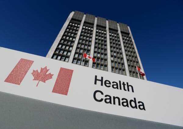A sign is displayed in front of Health Canada headquarters in Ottawa on Jan. 3, 2014. (Sean Kilpatrick/The Canadian Press)