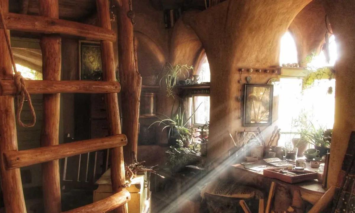 A bay window illuminates the interior of Katherine W.'s "hobbit home," and a ladder leads to a sleeping loft. (Courtesy of <a href="https://www.facebook.com/katherinewyvern">Katherine Wyvern</a>)