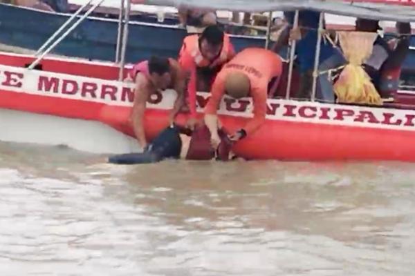 Rescuers pull up a body from waters during a rescue operation at Binangonan, Rizal Province, east of Manila, Philippines, on July 27, 2023. (Philippine Coast Guard via AP)