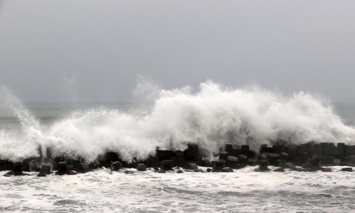 Typhoon Doksuri Smacks Southern Taiwan as China Braces for Landfall