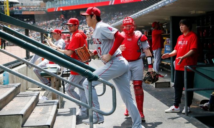 Ohtani Throws 1st MLB Shutout, Hits 2 HRs as Angels Sweep Tigers After Team Says He’s Staying