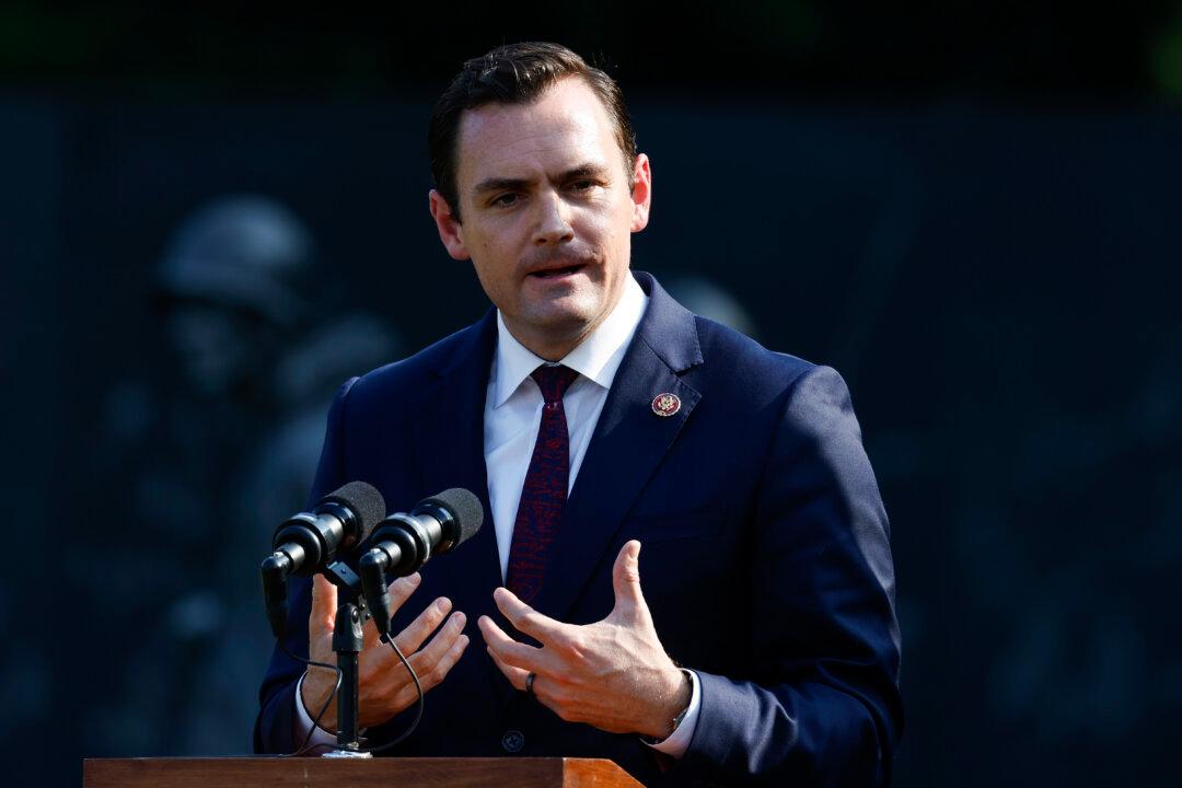 Rep. Gallagher’s Bill Would Block Former Lawmakers, Presidential Appointees From Lobbying for 5 Years