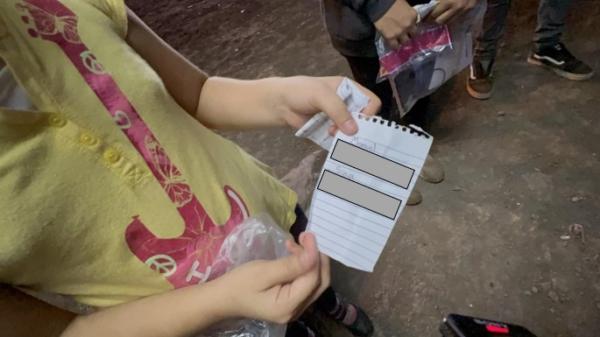 An unidentified 10-year-old girl from Guatemala holds a piece of paper she was told had the phone numbers belonging to her father, whom she had never met. (Courtesy of Sheena Rodriguez)