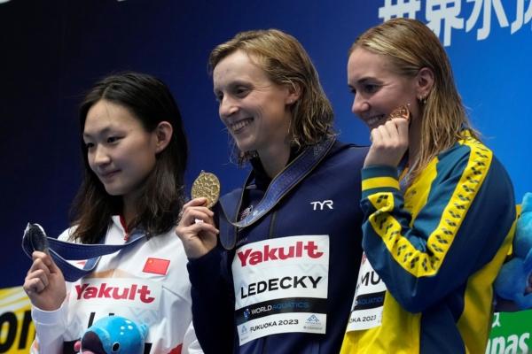 Medalists, (L–R), Li Bingjie of China, silver, Katie Ledecky of the U.S., gold, and Ariarne Titmus of Australia, bronze, celebrate during the medal ceremony for the women's 800m freestyle at the World Swimming Championships in Fukuoka, Japan, on July 29, 2023. (Eugene Hoshiko/AP)