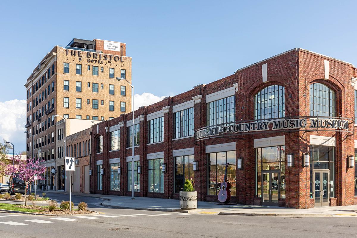 The Birthplace of Country Music Museum and (L) The Bristol Hotel, in Bristol, which straddles the Virginia–Tennessee state line. (Nolichuckyjake/Shutterstock)