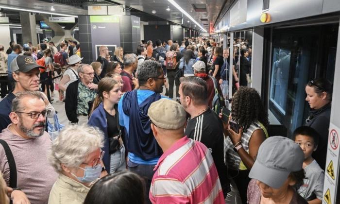 New Montreal Light-Rail Train Line Saw Two Service Interruptions on Day of Launch