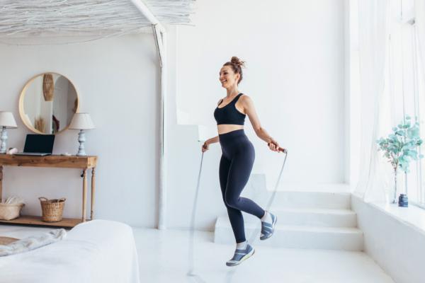 <span class="caption">Skipping rope can be a cardio workout. </span>(Undrey/Shutterstock)