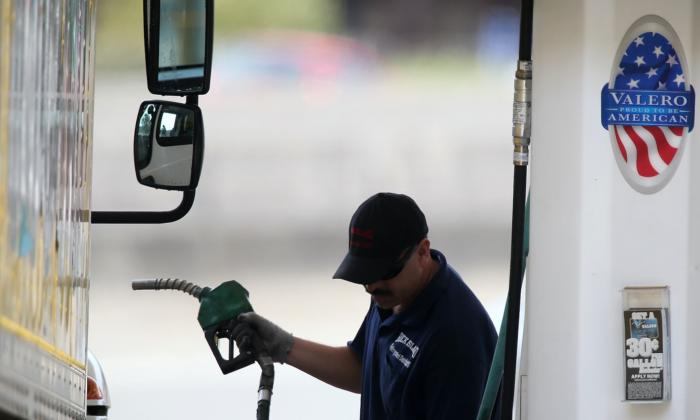 Diesel Climbs Above $4 for First Time Since May, Expert Says Refilling SPR Pushing up Prices