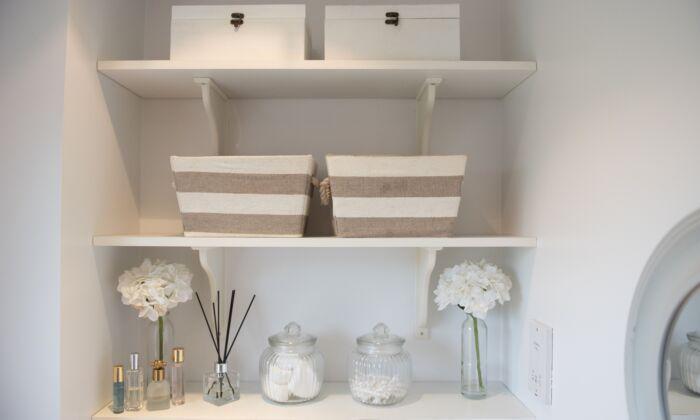 How to Decorate Bathroom Shelves With the Perfect Mix of Style and Storage