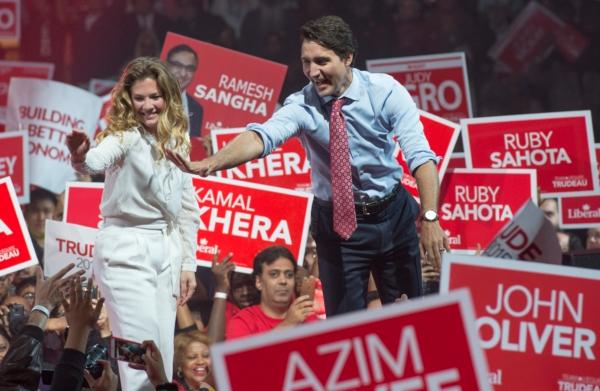 Liberal Leader Justin Trudeau and his wife Sophie greet supporters during a rally in Brampton, Ont., on October 4, 2015. (The Canadian Press/Paul Chiasson)