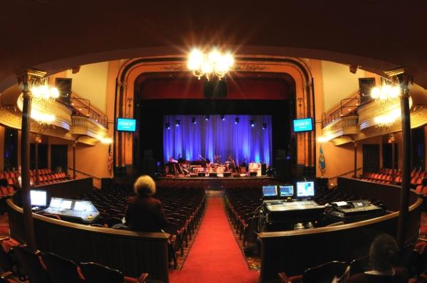 While the grandiosity of the auditorium embraces classical elements and honors the space’s historic architecture, the stage lighting, sound, and special effects are entirely high-tech and modern. Yet, these modern elements are tucked behind the main seating and situated in such a way that they are as inconspicuous as possible. (Courtesy of TheGrandWilmington)