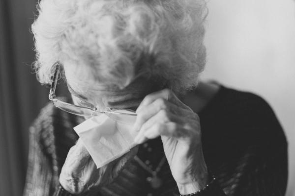 <span class="caption">People living with dementia sometimes become more confused in the late afternoon and into the night. </span>(Jeremy Wong/Unsplash)