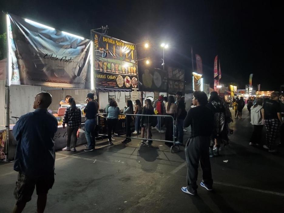 Attendees line up at food vendors at a night market in Pleasanton, Calif., on July 30, 2023. (Sean Morgan/The Epoch Times)