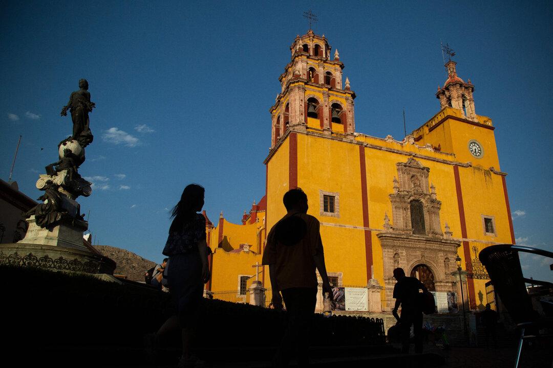 Traveling to Mexico City? What to Tip, How to Behave and When to Avoid the Metro