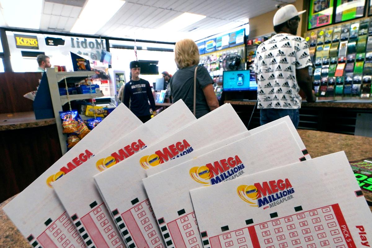 Mega Millions Players Spurned Again as Jackpot Climbs to $1.55 Billion
