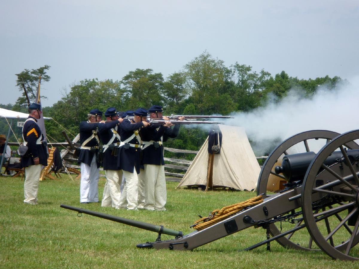 Civil War reenactors relive part of that era at Virginia’s Manassas National Battlefield Park. (Richard Gunion/Dreamstime.com)