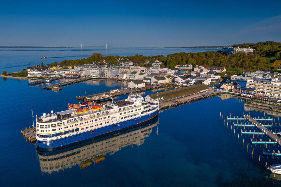 Great Lakes Are Once Again a Hot Destination for Cruise Ships