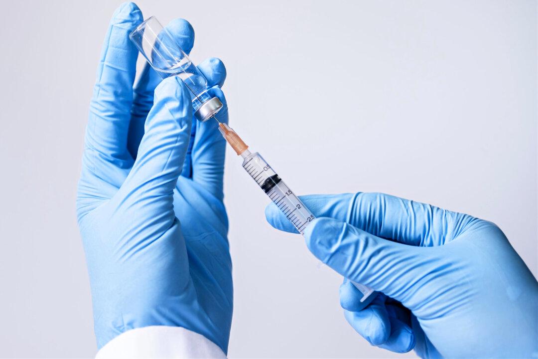 Delayed Headaches Occurring After COVID Shot Raise Red Flags: Researcher