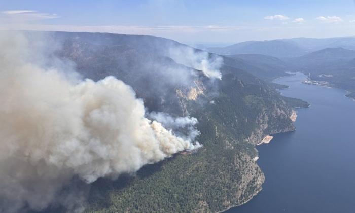BC Wildfire Service Reassigns Firefighters in Shuswap After Protesters Swarm RCMP Roadblock