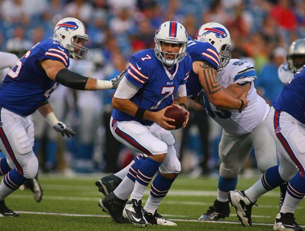 Matt Leinart (7) of the Buffalo Bills turns to handoff against the Detroit Lions at Ralph Wilson Stadium in Orchard Park, N.Y., on Aug. 29, 2013. (Rick Stewart/Getty Images)