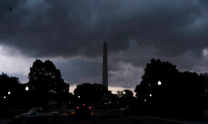 At Least 2 Dead, Thousands of Flights Cancelled, 1.1 Million Lose Power in Eastern US Storms