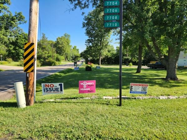 Yard signs across Ohio indicate that Issue 1 is a measure that most Democrats do not support. (Jeff Louderback/The Epoch Times)