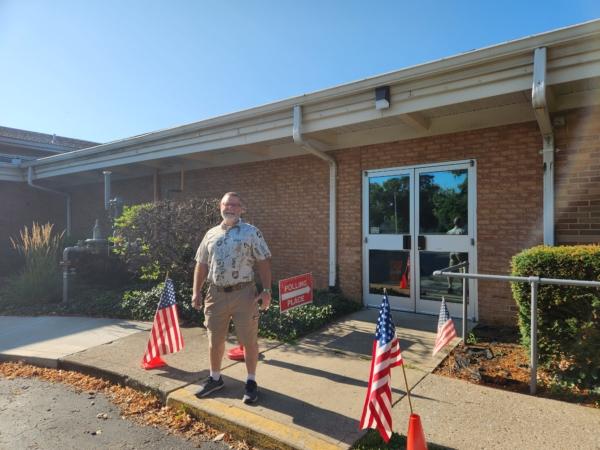 Joe Overholser, president of Citizens For a Stronger Kettering, voted yes on Issue 1, in Kettering, Ohio, on Aug. 8, 2023. (Jeff Louderback/The Epoch Times)