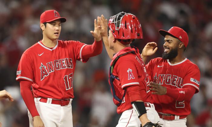 Drury Has 3 Hits, Giolito Wins First Home Start as Angels Beat Giants 7–5 to Snap 7-game Skid