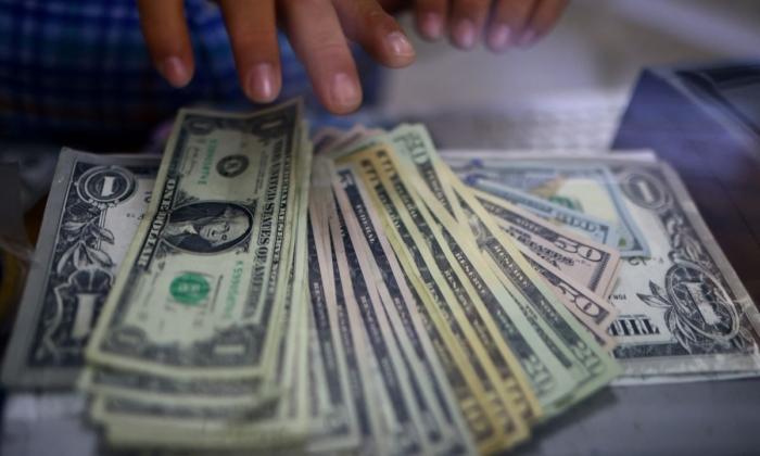 Dollar Edges Lower Ahead of Fed's Powell Comments