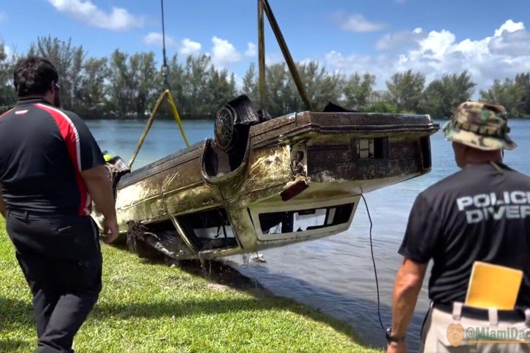 Police Investigating 30 Cars Found Submerged in Florida Lake