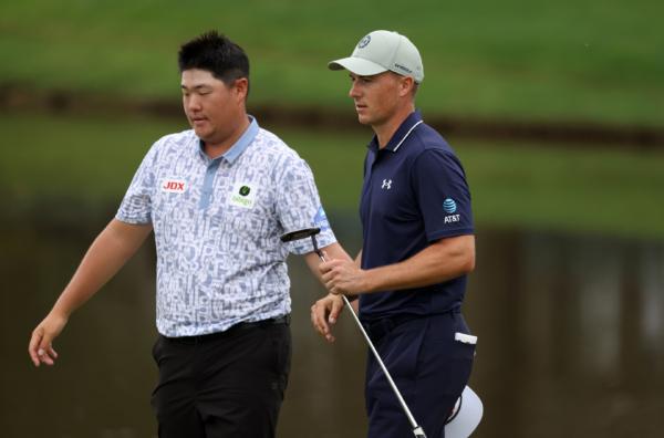 Jordan Spieth of the United States and Sungjae Im of Korea finish on the 18th green during the first round of the FedEx St. Jude Championship at TPC Southwind in Memphis on Aug. 10, 2023. (Gregory Shamus/Getty Images)