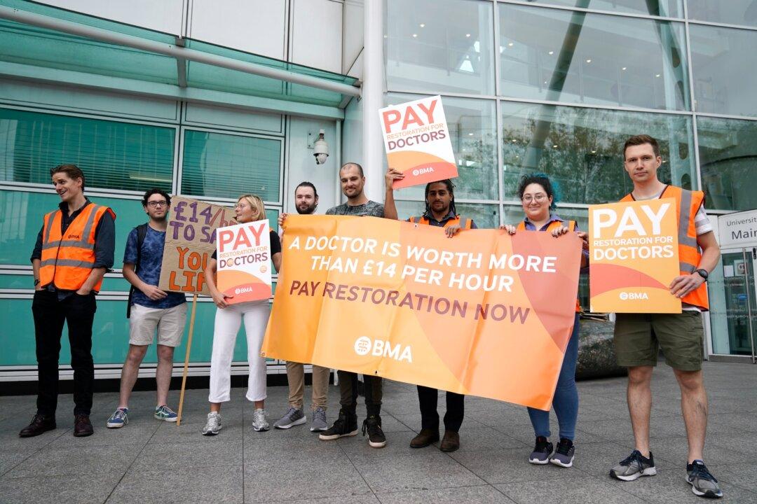 Joint Junior Doctor and Consultant Strike Will Lead to ‘Unprecedented Disruption’ NHS Leaders Warn