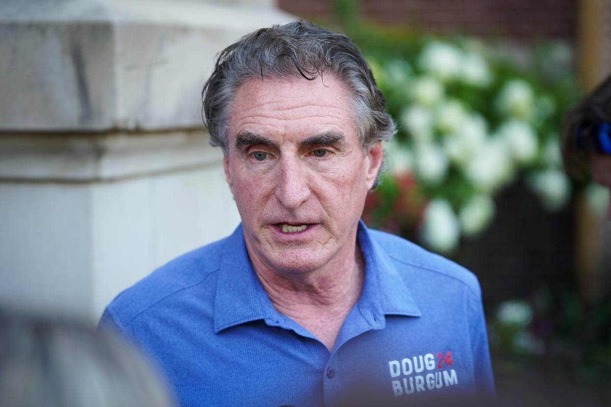 South Dakota Gov. Doug Burgum speaks with reporters at the Iowa State Fair in Des Moines, Iowa, on Aug. 11, 2023. (Madalina Vasiliu/The Epoch Times)