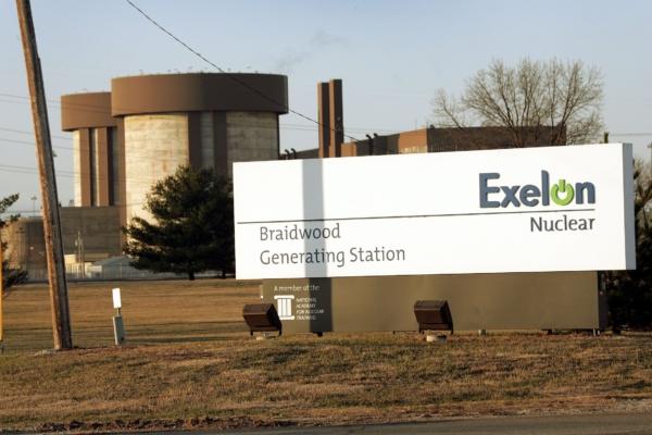 A sign marks the entrance of the Exelon nuclear power generating station in Braidwood, Ill., on March 17, 2006. (Scott Olson/Getty Images)