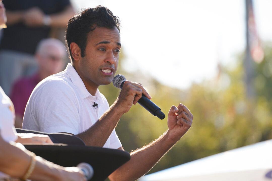 Trump Indictments Are ‘Persecution,’ Says Ramaswamy, as Clinton Assures ‘System Is Working’