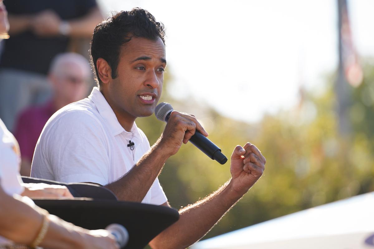 Trump Indictments Are ‘Persecution,’ Says Ramaswamy, as Clinton Assures ‘System Is Working’