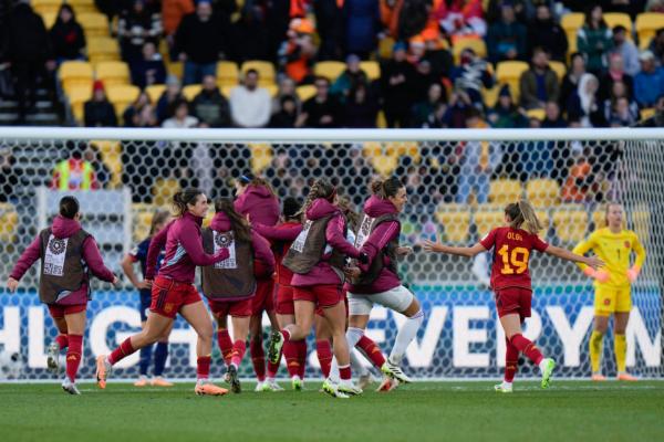 Spain celebrate following their extra time win at the Women's World Cup quarterfinal soccer match against the Netherlands in Wellington, New Zealand, Aug. 11, 2023. (AP Photo/Alessandra Tarantino)