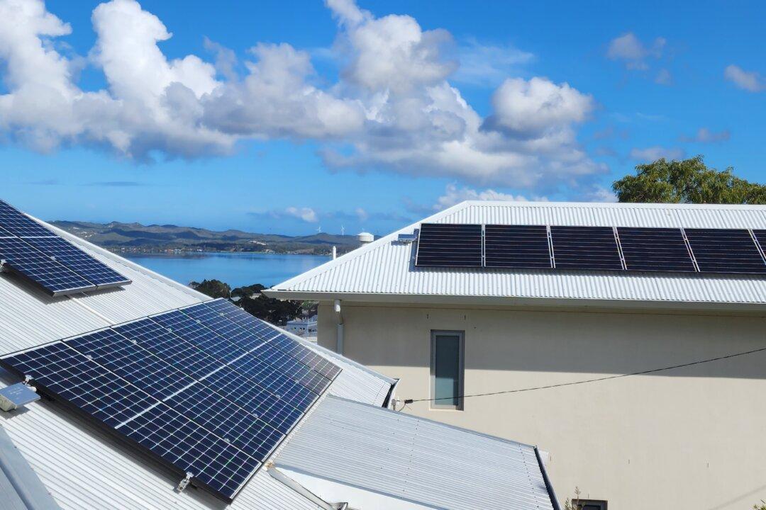 AEMO Calls for ‘Emergency’ Powers to Turn Off Rooftop Solar