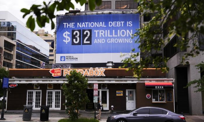 US National Debt Soars $275 Billion in One Day