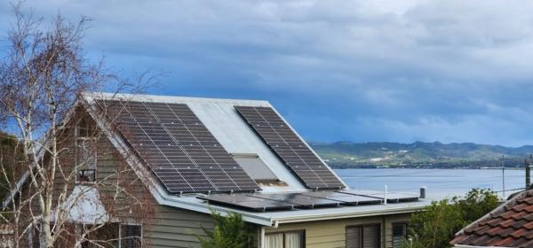 Solar panels can be seen on a roof in Albany, Western Australia on Aug. 14, 2023. (Susan Mortimer/The Epoch Times)