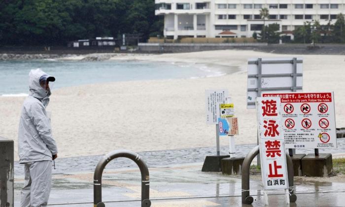 Typhoon Approaches Western Japan, Threatening to Bring Heavy Rain and High Winds During Holiday Week