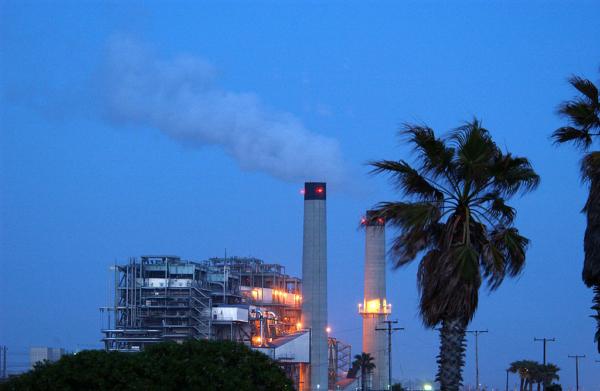 The AES Corp. Huntington Beach power plant produces energy for southern California in Newport Beach, Calif., on May 9, 2002. (David McNew/Getty Images)