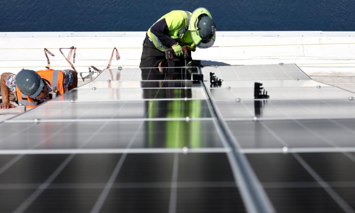 Bipartisan Senators Urge Biden to Increase Tariffs on Chinese Solar Panels