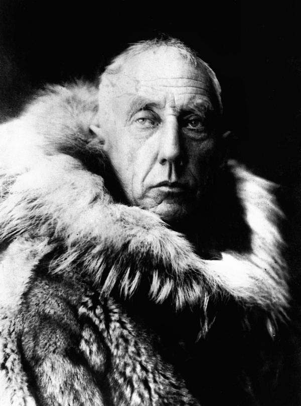 Roald Amundsen (1872–1928) in fur. (Public Domain)