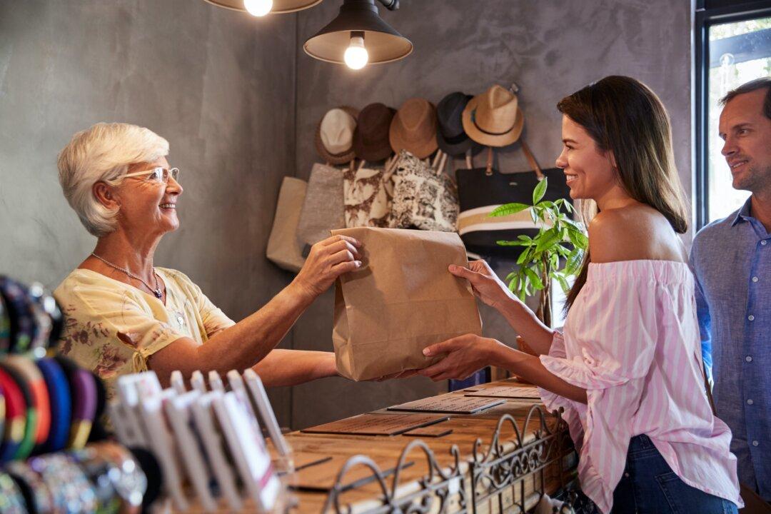 With Retailer Gift Cards, Think: Use ‘Em or Lose ’Em