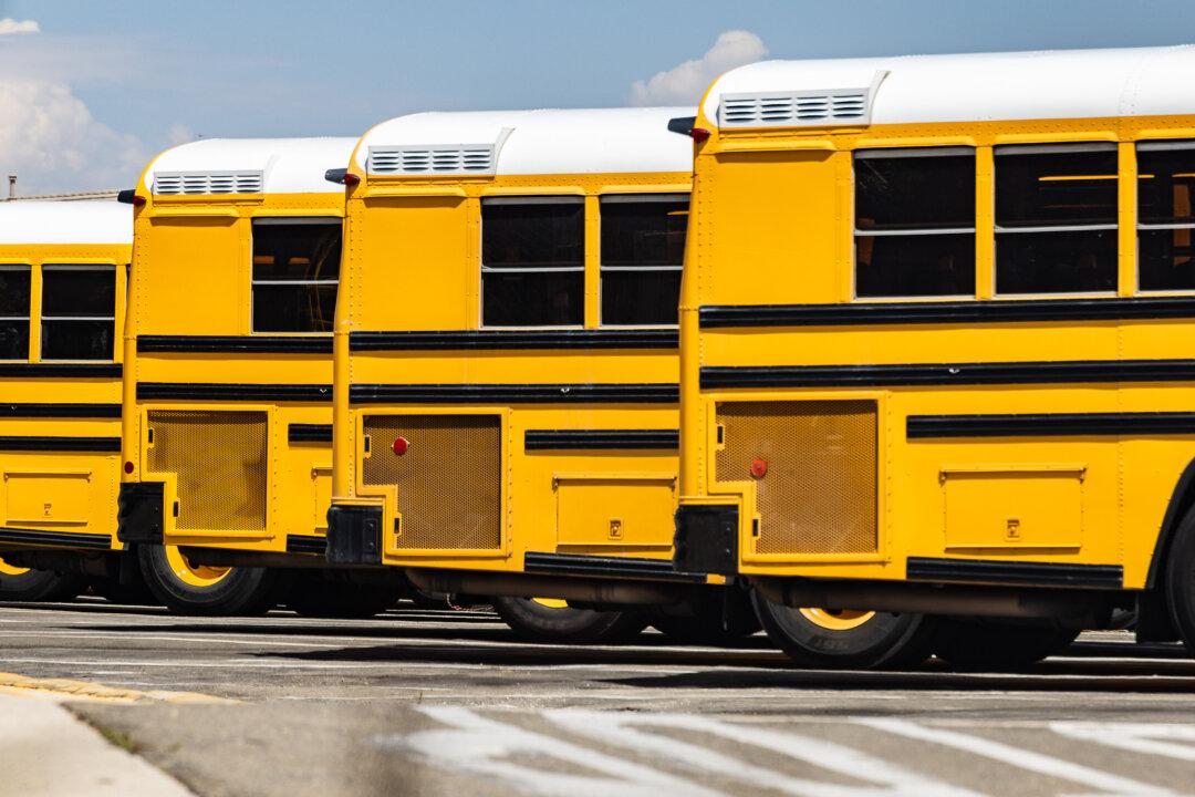 Arizona Man Charged With Threatening to Shoot Up Hospitals, Bomb School Buses, Kill Police
