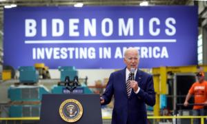 Biden Focuses on Economic Message in Wisconsin, Ignoring Trump’s 4th Indictment