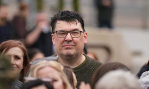 Edinburgh Venue Cancels Comedy Show Over Appearance by ‘Father Ted’ Co-creator Graham Linehan