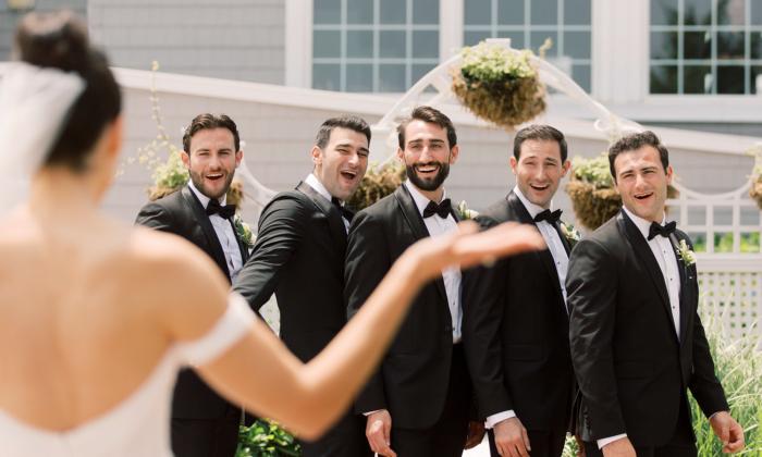 VIDEO: 5 Brothers Left Speechless by Their Sister’s ‘Angelic’ First Look on Her Wedding Day