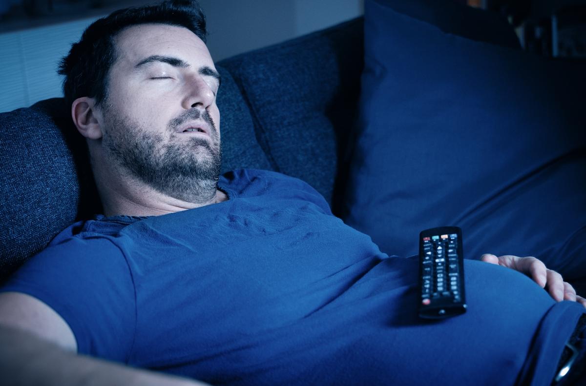 Why Do I Fall Asleep on the Sofa but Am Wide Awake When I Get to Bed?